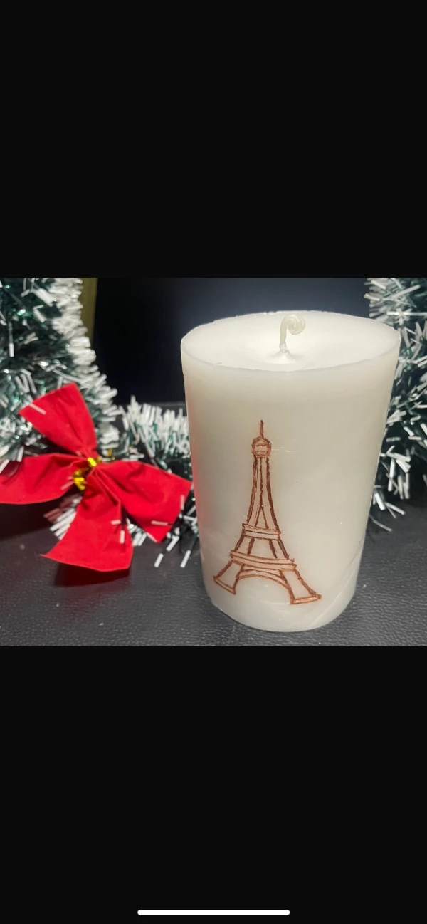 Velon Torre de Eiffel's foto | Zeila’s Candles |  BizneCubano
