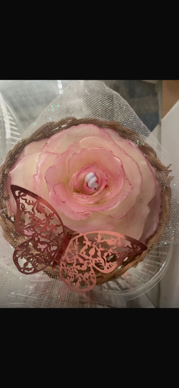 Rosa de gran tamaño's foto | Zeila’s Candles |  BizneCubano